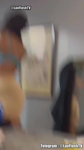 Brown amateur flashes cock in public