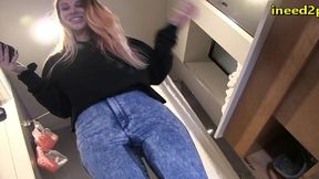 vicki vixxx reads omorashi story pissing her jeans