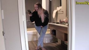 vicki vixxx reads omorashi story pissing her jeans