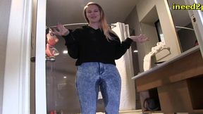 vicki vixxx reads omorashi story pissing her jeans
