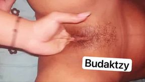 Crotszz nikmat pakai tangan