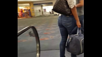 Candid Latin mestiza booty