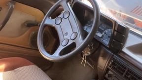 Jolene com seu carro imundo