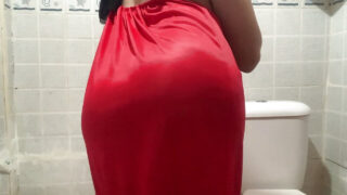 Fet crossdressing björns hemmagjorda solovideo av barbacka röv bultande i underkläder