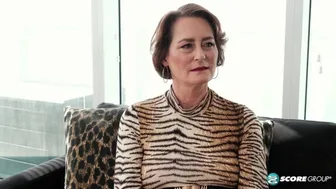 Renee Kane the mature brunette mom pleasures herself in HD