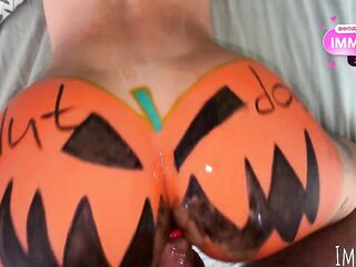 The local wench gets drilled by the entire city on Halloween