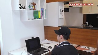 Tech geek comes to fix my pc