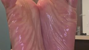 Oily soles scrunch and spread