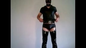 Erik in Chaps und Hotpants