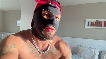 Dois mascarados fudendo gostoso num sexo agressivo