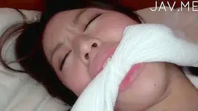 Gata Curvilínea Disfruta Su Coñito Apretado Amanecido Profundo