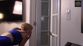 Petite MILF Enjoys Watching Sex