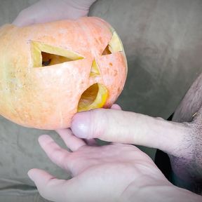 Guy fucks pumpkin on Halloween - girlz .pro - alexmilton