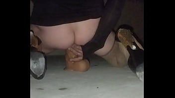 Travesti jugando con dildos