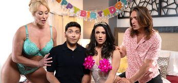 Awkward Encounter to Stepmom’s Wet Fantasy