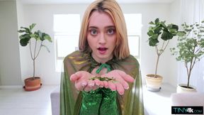Gracey Snow Borrows 9+ Incher To Fill Her Cunt