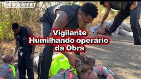 o vigilante humilhando o trabalhador