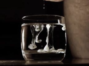 Pi3DA make cum in a glass of water