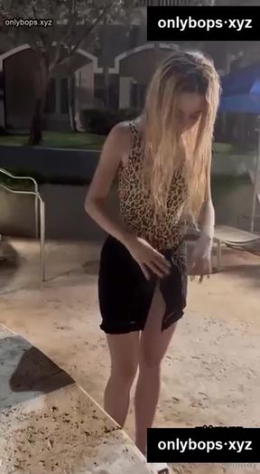 Amateur celebrity teen shows off her body