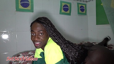 SetSexVideos - Copa do Mundo de 22, brasileiro fode negra, Fernanda Chocolatte, com camisa de Senegal. Participação de, Mascarado