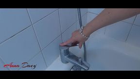video a la demande d un fan douche glacee en lingerie