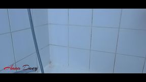 video a la demande d un fan douche glacee en lingerie