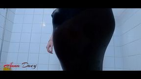 video a la demande d un fan douche glacee en lingerie