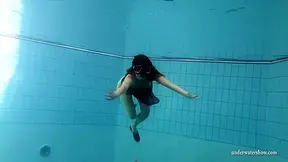 UnderwaterShow Video: Mia