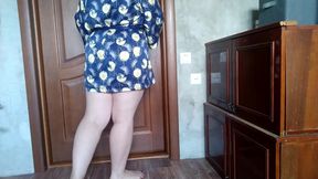 Mature MILF Makes Virgin Courier Cum
