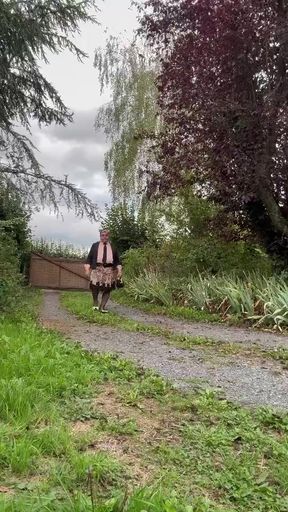 Dressed quickly with a leopard skirt with lace for a night out
