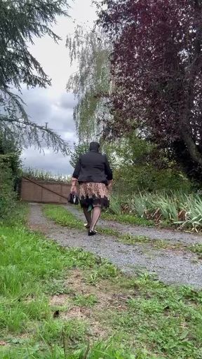 Dressed quickly with a leopard skirt with lace for a night out