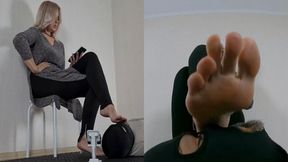 Alana - CrossedLegsFootSniffing - Mix1