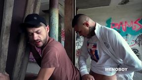 Plan sexuel gay au Parking