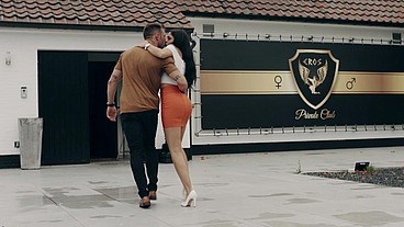 Street Hooker Julia fucked and creamed in pussy and asshole by a Big Cock