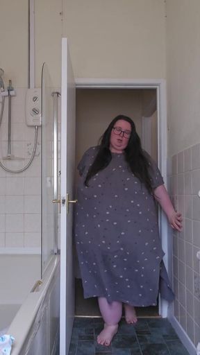 SSBBW Stripping in the Bathroom Fat Body Exploration