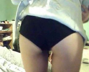 Fresh webcam bitch shows me her bare ass on msn chat