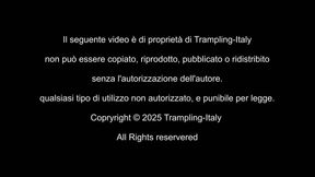 A1066 Lady Cat in Il tuo collo sotto i miei piedi