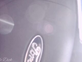 Me jalo la polla en el carro