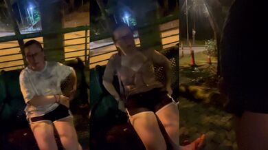 港女夫妻街外脫掉衣服玩露出口交過程