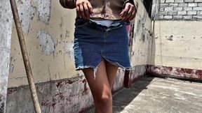 Vecina NALGONA me ayuda en casa, y le pago con SEXO.