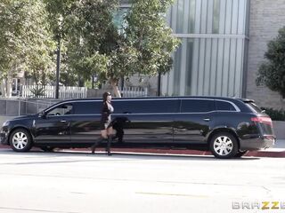 Brazzers - Sexy Czech August Taylor Gives Outdoor Fellatio & Reverse Cowgirl Sex to Passenger Johnny