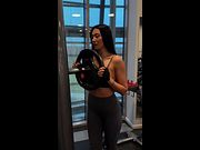 Big tits bounce as she lifts heavy weights 😈
