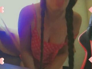 Sexy student with pigtails showing her booty in a hawt taut short jeans and then wearing a mini saia and masturbating