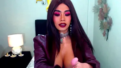 Shemale Babe Jerks And Plays Her Cum