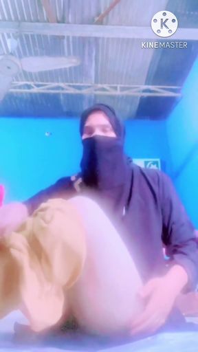Fun in the Hijab  I Am Peeing