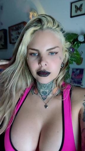 Big-titted onlyfan shows off her ass