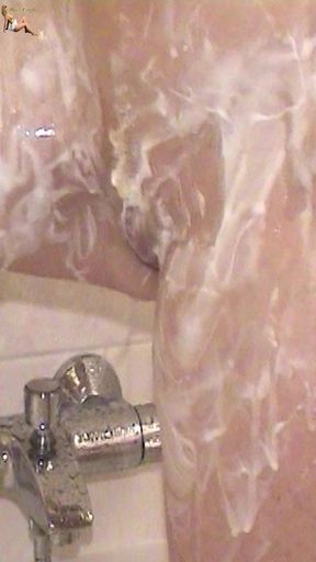 Horny MILF shaving Pussy