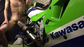 Fucking Kawasaki ZXR 750 motorcycle exhaust