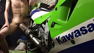Fucking Kawasaki ZXR 750 motorcycle exhaust