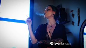 SPH mientras fumo en la ventana